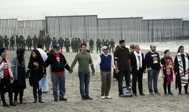 ABD'den San Diego sınırındaki protestoda 32 kişiye gözaltı